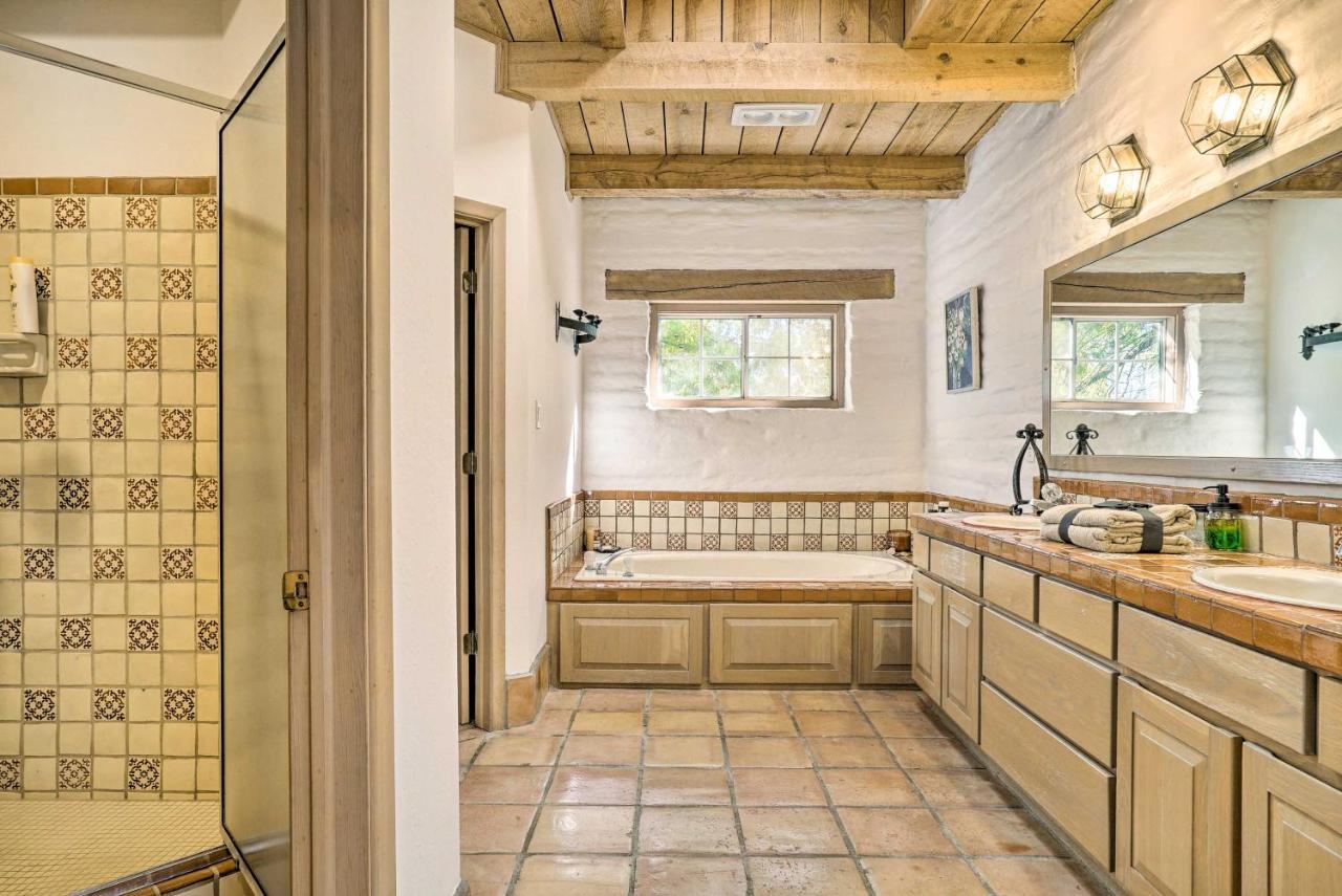 Las Cruces Home La Casa Blanca With Courtyard Екстер'єр фото