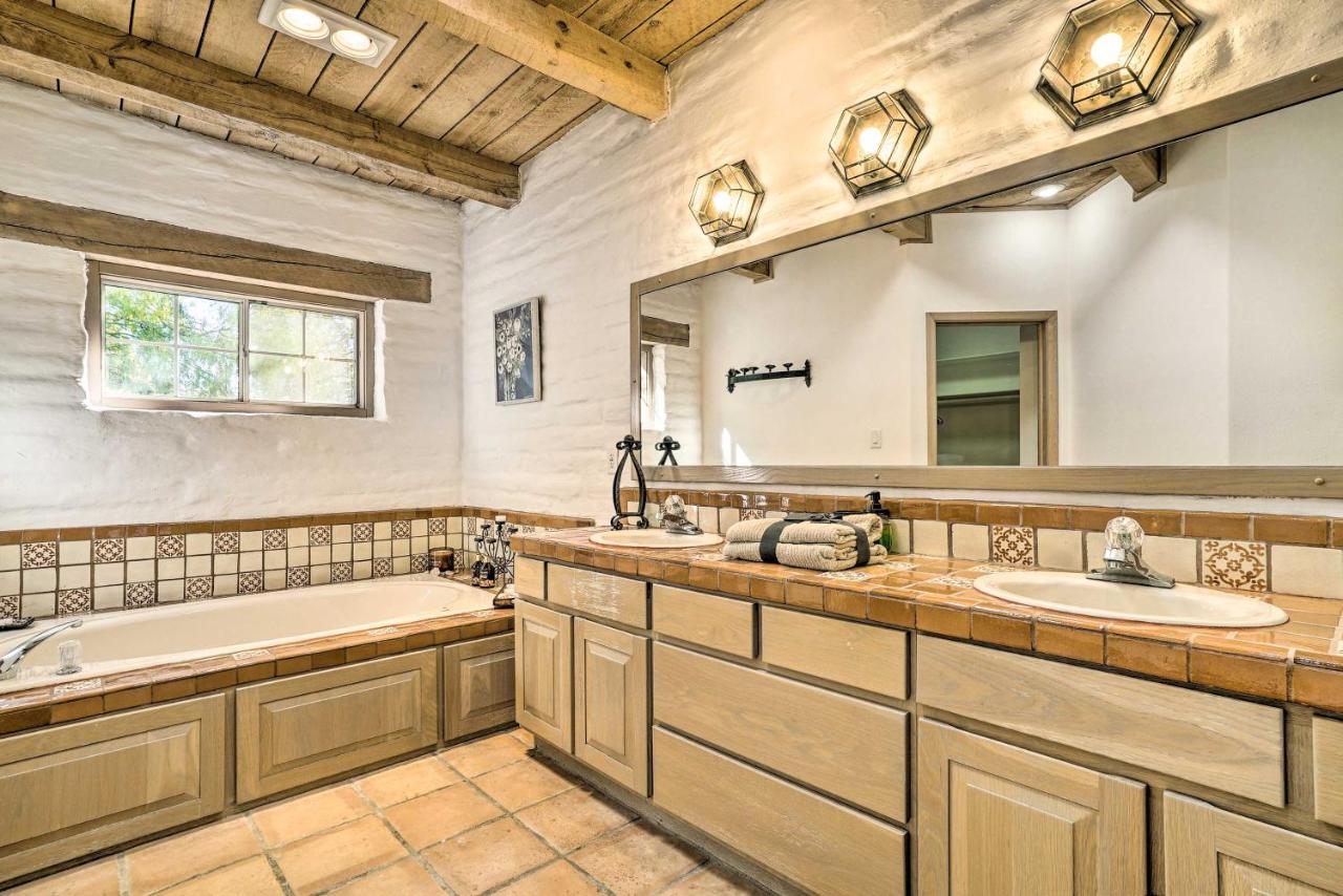 Las Cruces Home La Casa Blanca With Courtyard Екстер'єр фото